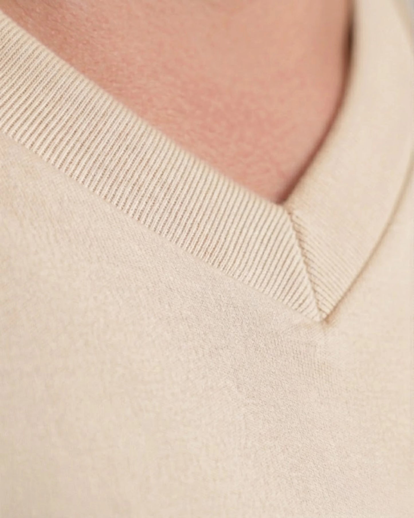 POLO MANGA LARGA CUELLO V