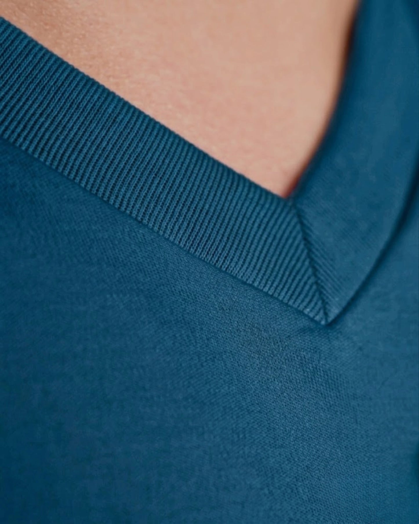 POLO MANGA LARGA CUELLO V